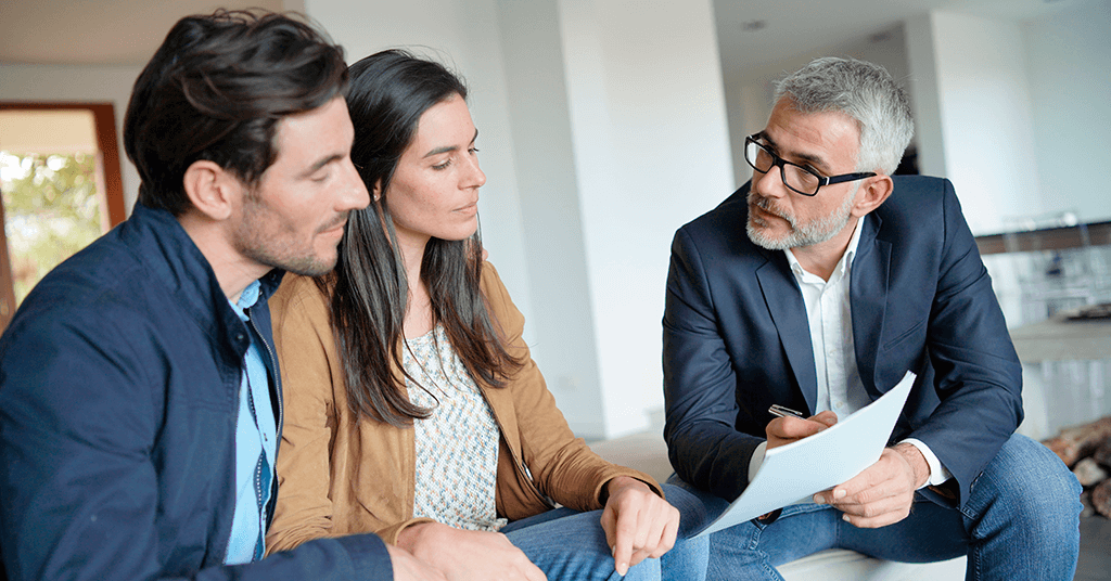 Vendedor como asesor para comprar casa