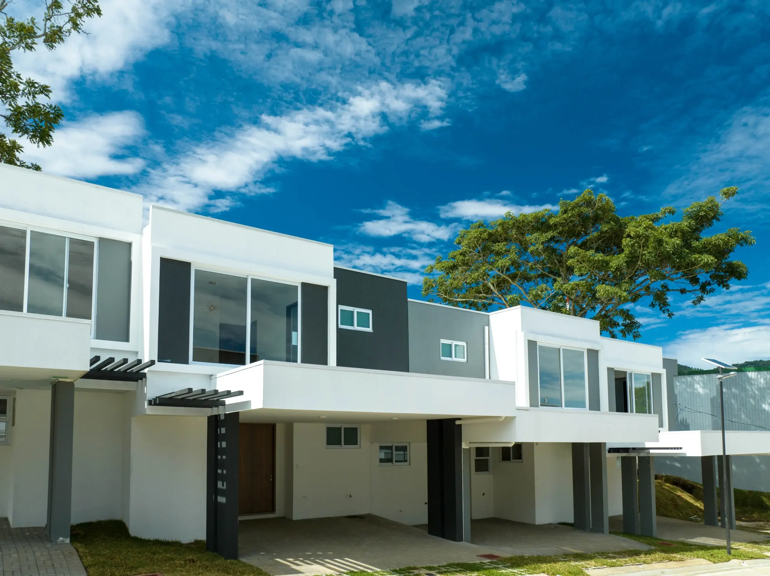 ¿Quieres vivir en un condominio en Costa Rica? Ventajas y puntos a considerar